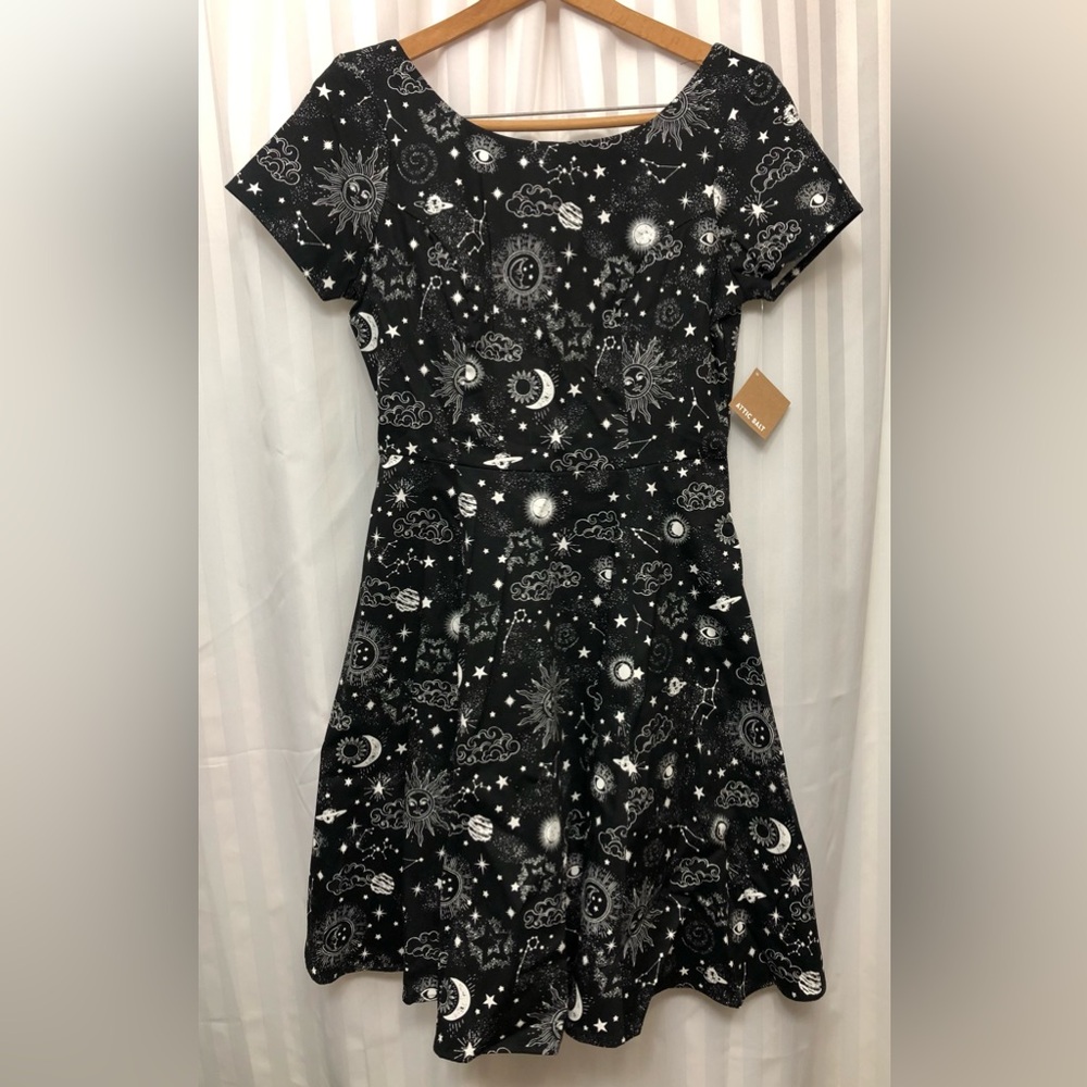 NWT Eva Rose Attic Salt SS Lunar Black Celestial Dress - M